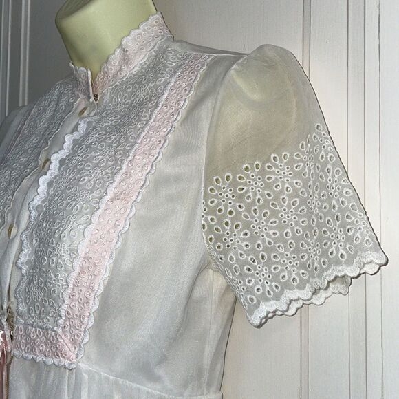 Vtg Cheoette (Eye-Ful Lingerie) white long nylon short sleeve robe/nightgown set - Picture 4 of 15
